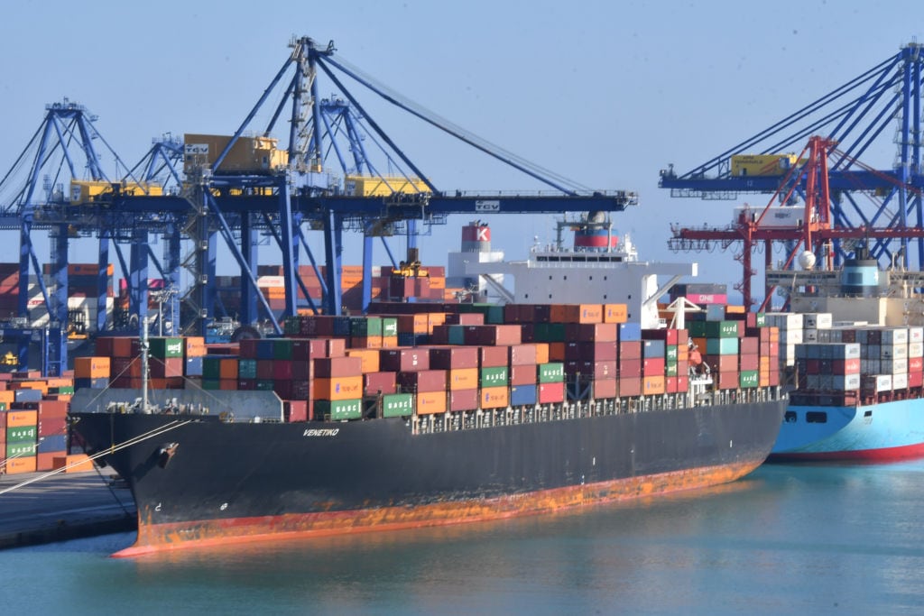 Contenedores en el puerto de València
