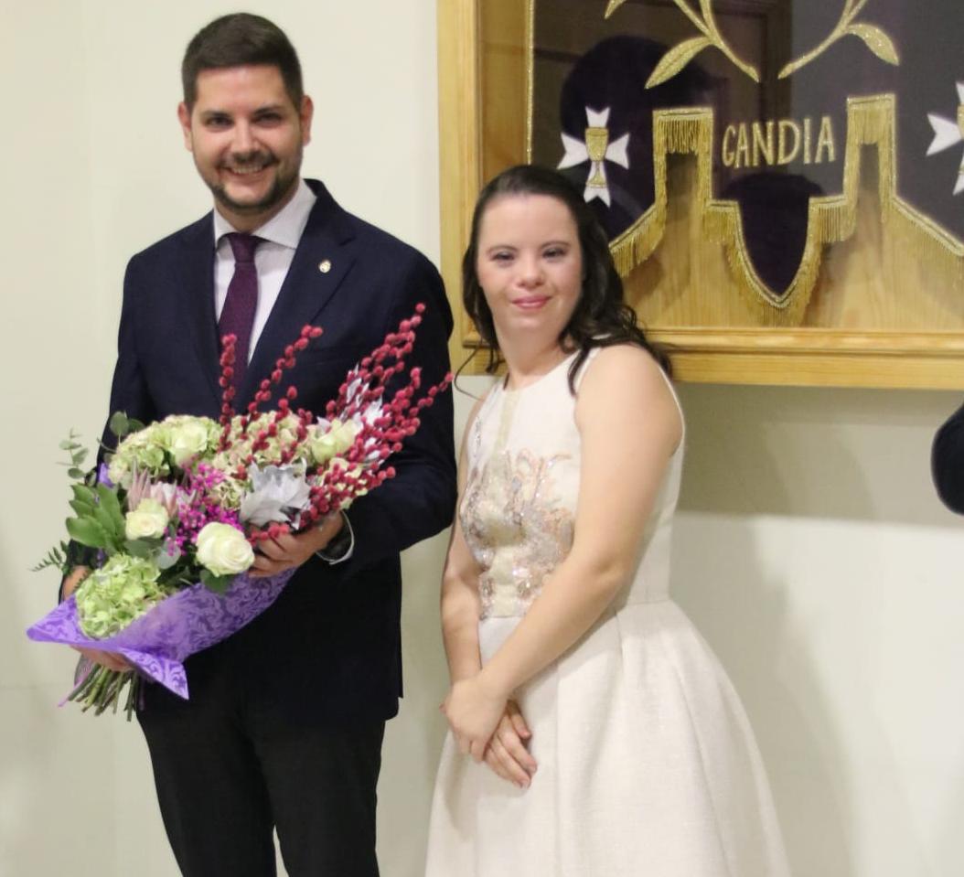 María Ramón junto al alcalde de Gandia, José Manuel Prieto.