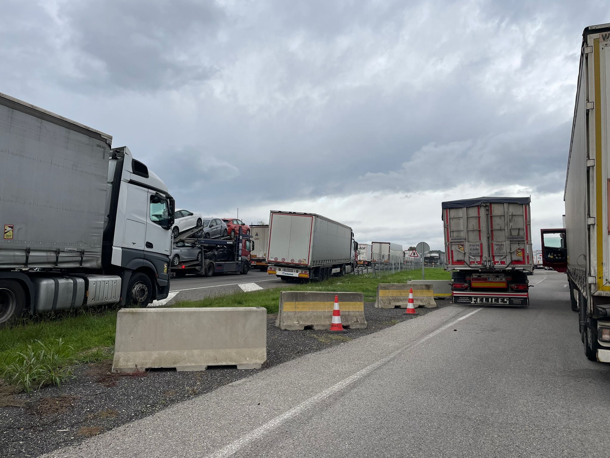 Camions a la frontera