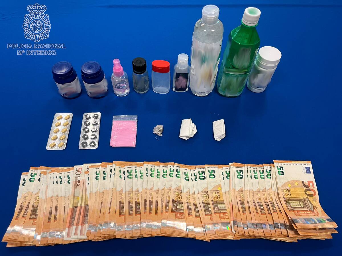 Detenidos dos hombres en el barco entre Denia e Ibiza con numerosas sustancias estupefacientes