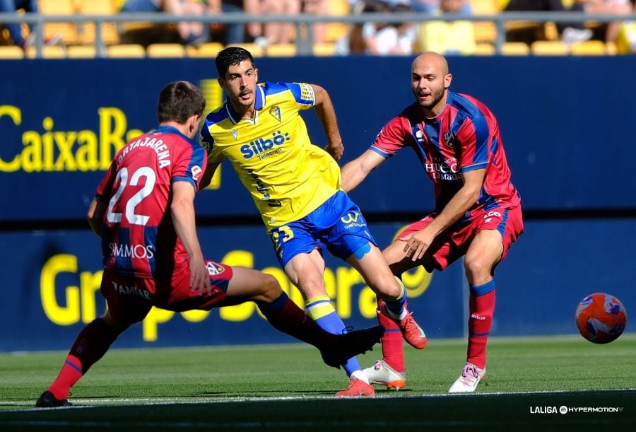 El Huesca perdía por 4-0 ante el Cádiz en un mal partido