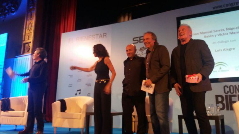 De izquierda a derecha: Miguel Ríos, Ana Belén, Luis Alegre, Joan Manuel Serrat y Víctor Manuel