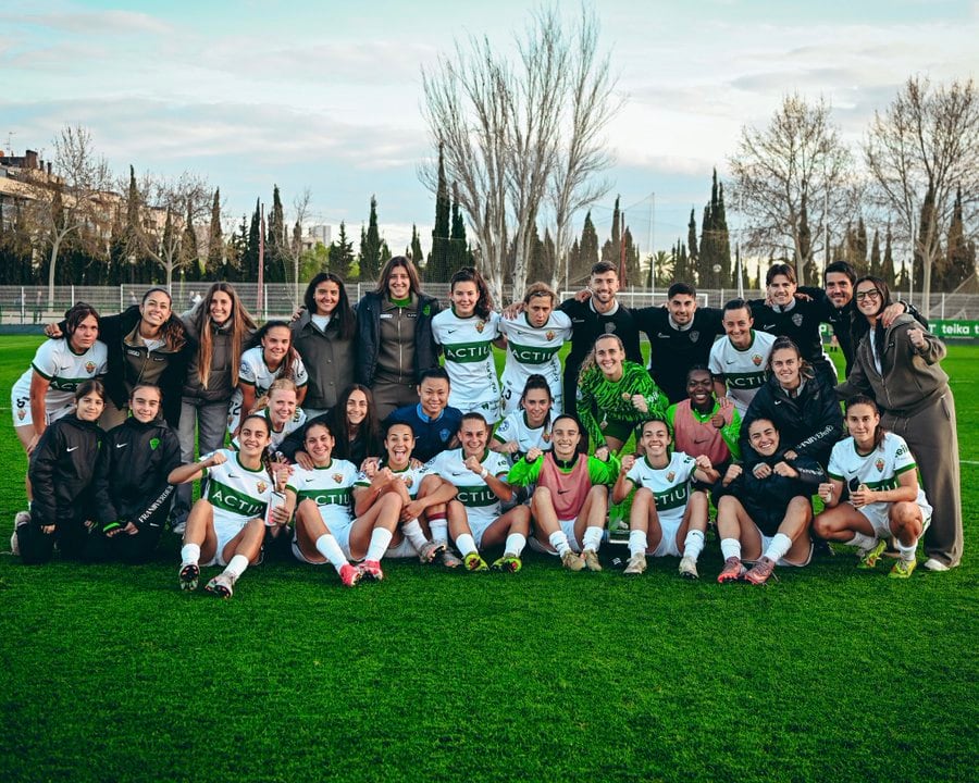 Las ilicitanas posan en el Diego Quiles tras su victoria por 4-1 ante el Torrejón