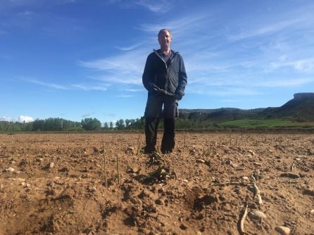 Antonio, de contable en una empresa a trabajar por primera vez en el campo