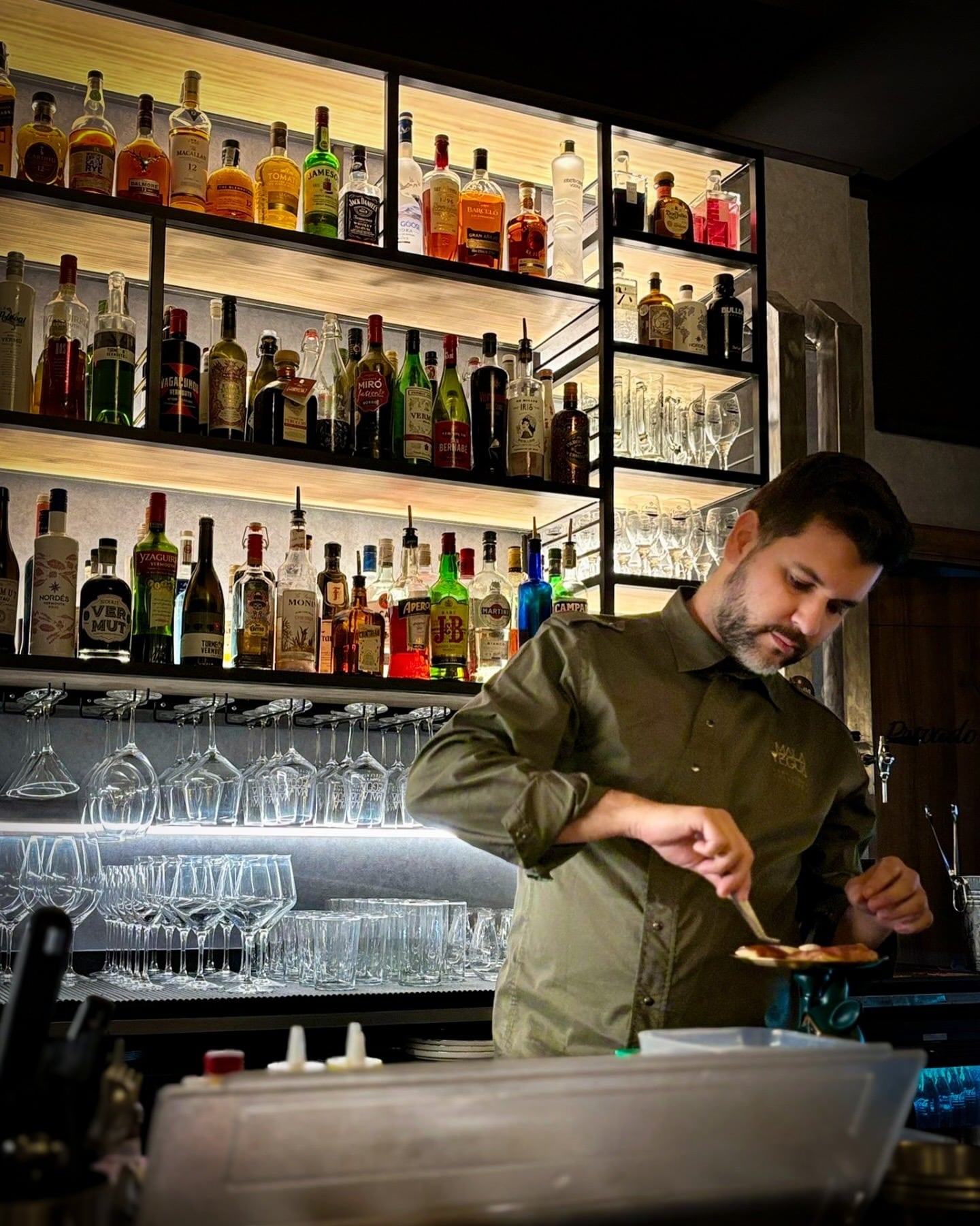 Antonio Sánchez, en la barra de Mala Yegua.