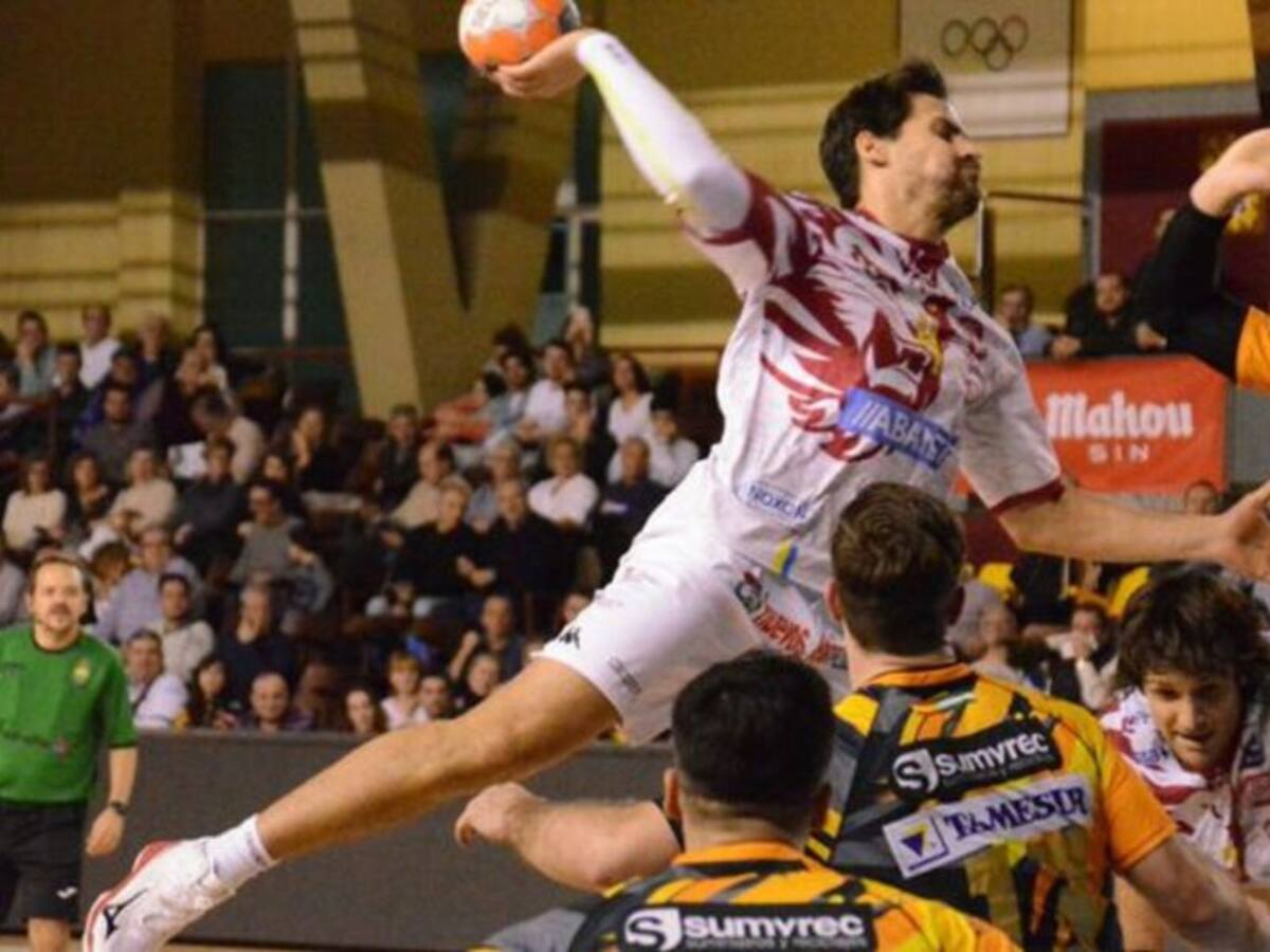 "No cierro puertas, pero ahora solo pienso en el Ademar"