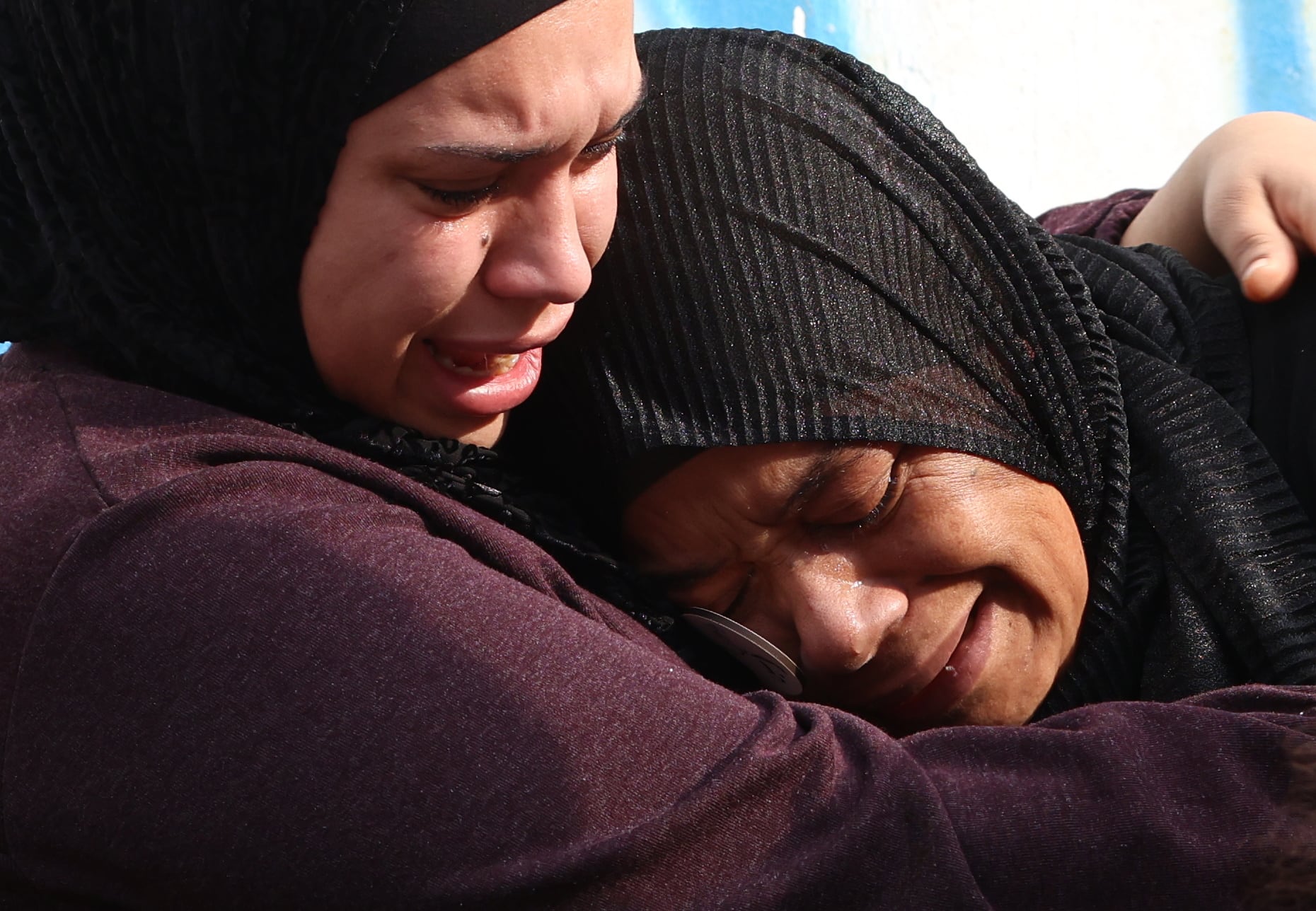 Mujeres cisjordanas en el funeral por seis palestinos muertos durante una operación de Israel