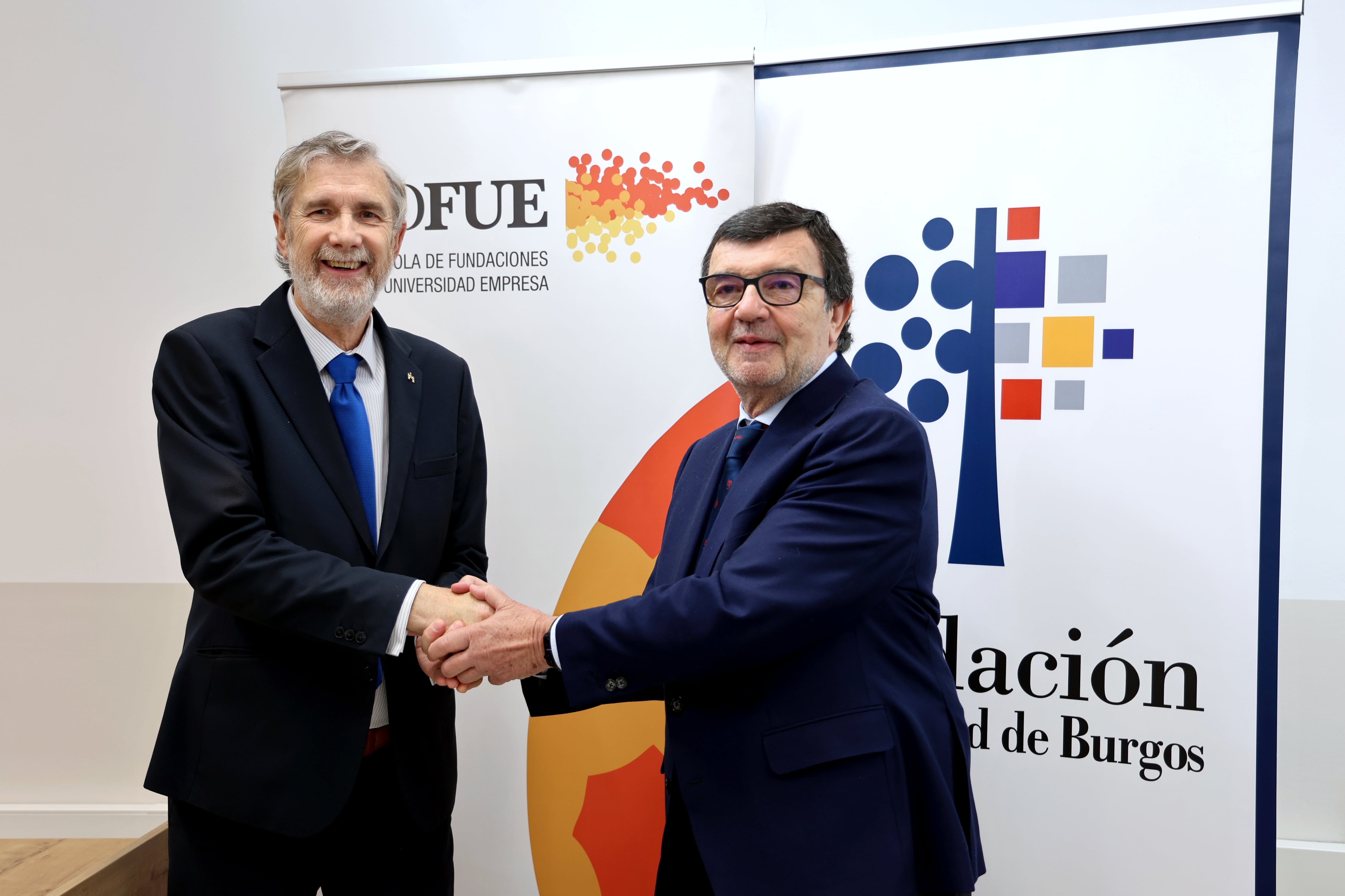 Manuel Pérez Mateos, rector de la Universidad de Burgos; y Fernando Martínez, presidente de la Red de Fundaciones Universidad Empresa. / Foto: UBU