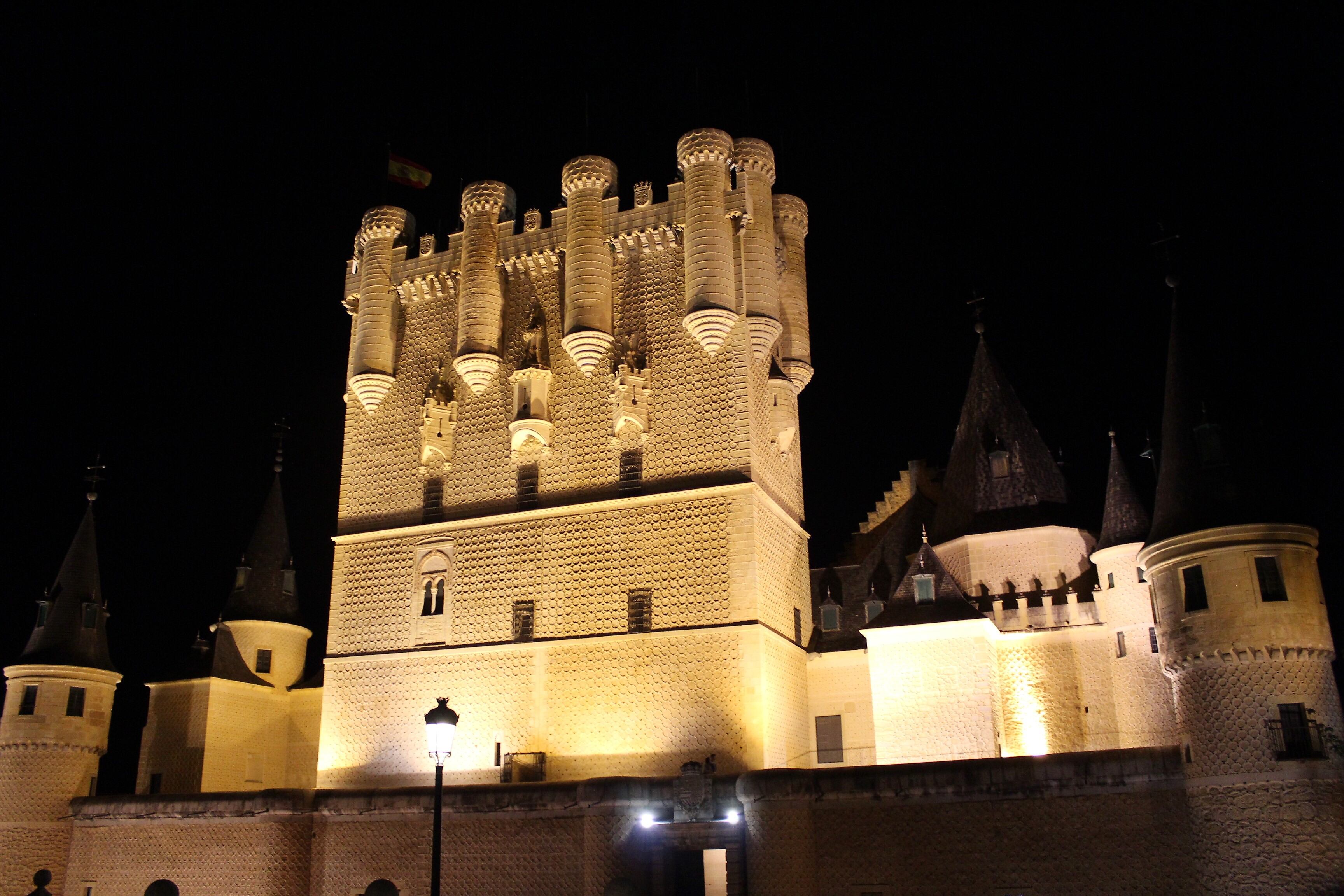 Imagen nocturna del Alcázar de Segovia