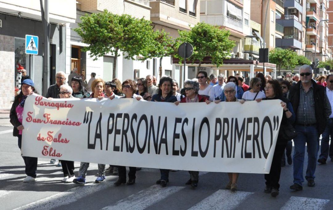 La parroquia de San Francisco de Elda participa siempre en la manifestación del 1 de Mayo