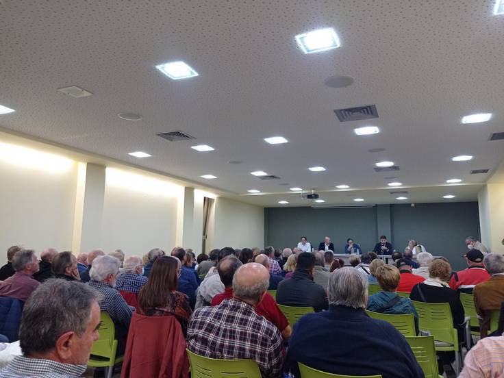 Asamblea de la Plataforma Sanitaria en Defensa del Área III en el centro cívico de San Cristóbal (Foto de archivo)