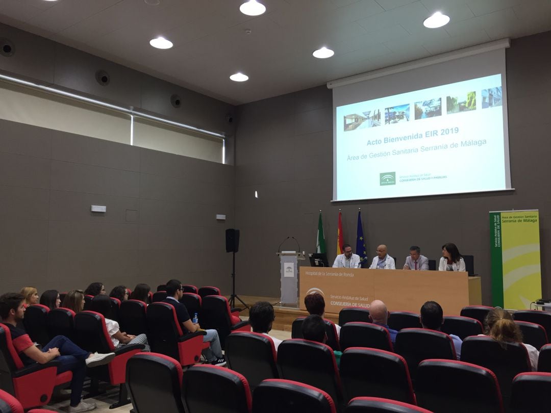 Acto de bienvenida en el salón de actos del Hospital de la Serranía