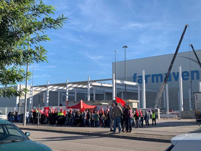 Protesta contra los despidos en la puerta de OFSA/COFARES