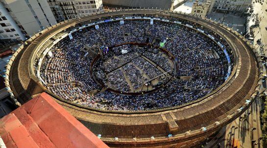 Picture shows Valencia&#039;s bullring from a bird&#039;s eye view during a Popular Party (PP) campaign meeting for the regional and municipal election in Valencia on May 21, 2015. AFP PHOTO / JOSE JORDAN