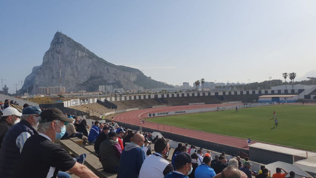 Una imagen reciente de un partido de fútbol disputado por la Balona en el Estadio Municipal de La Línea.