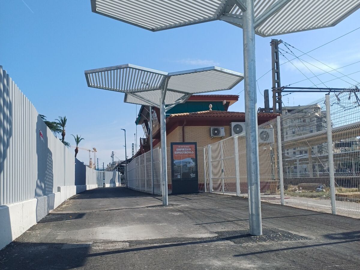 Nueva pasarela peatonal que conecta las estaciones de València-Nord y Joaquín Sorolla.