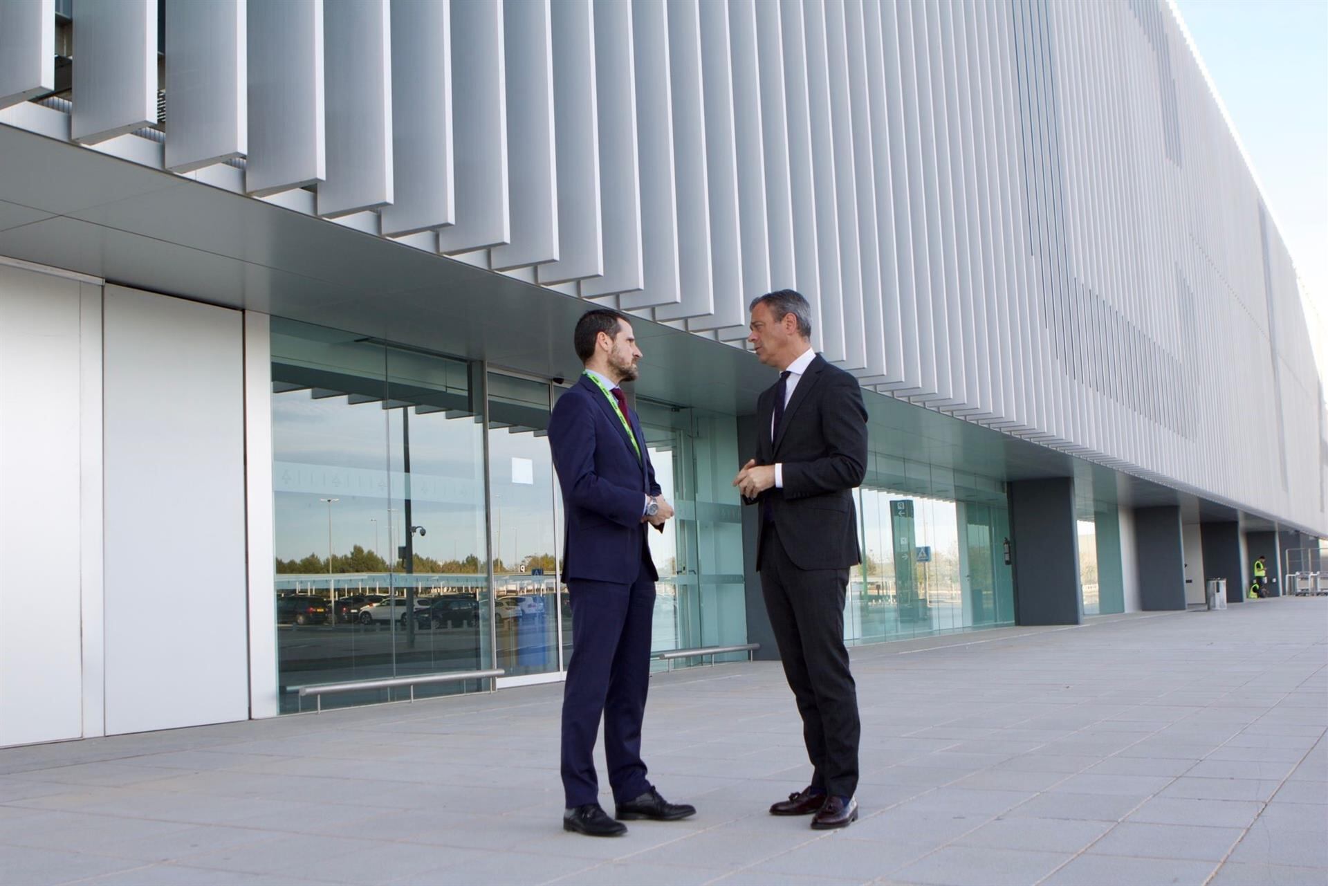 El consejero Ortuño junto al director del AIRM, Carlos Domingo San Martín