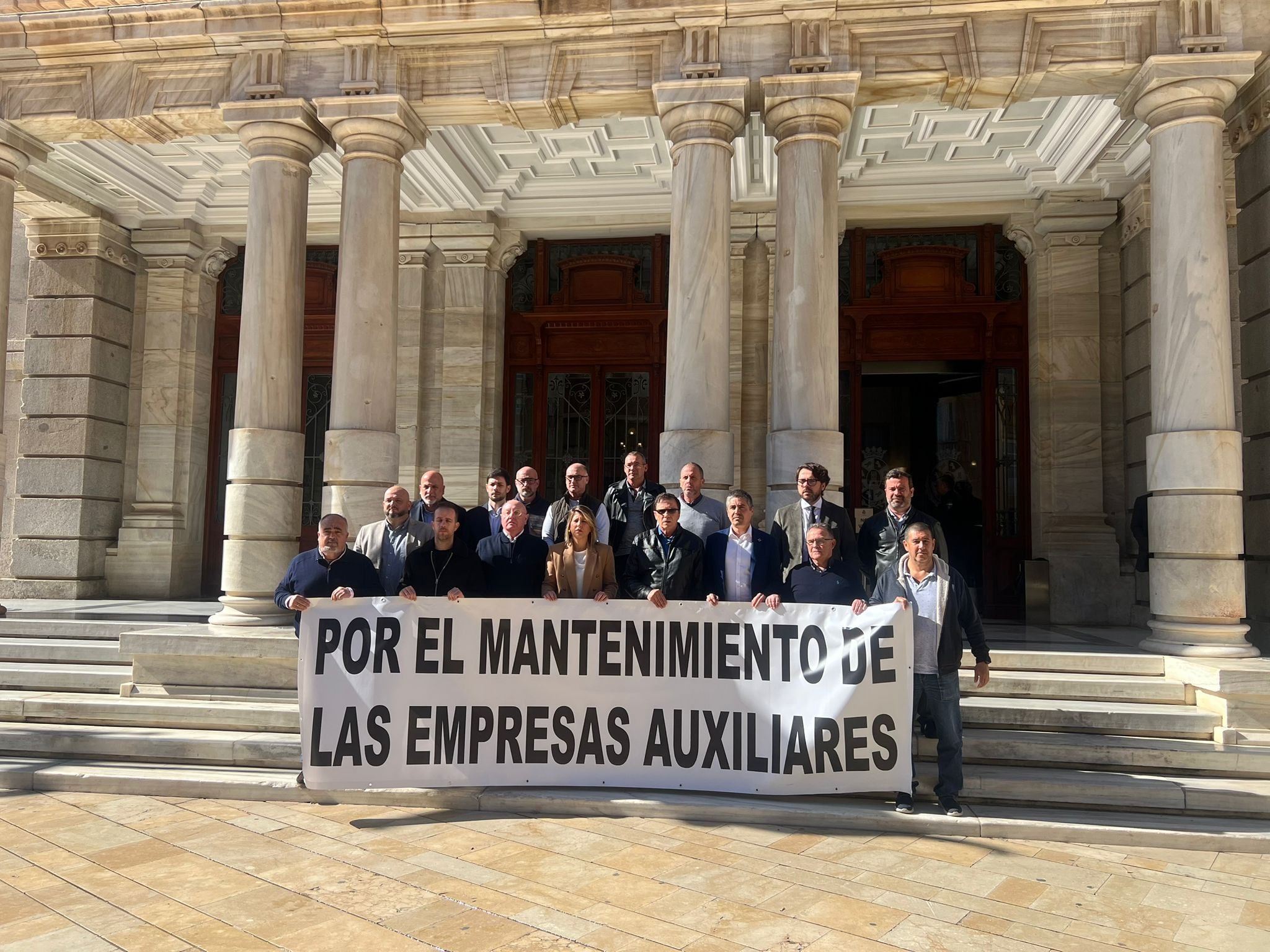 Sindicatos y Ayuntamiento reclaman fondos europeos para evitar que Cartagena pierda su tejido industrial tras la venta de Sabic