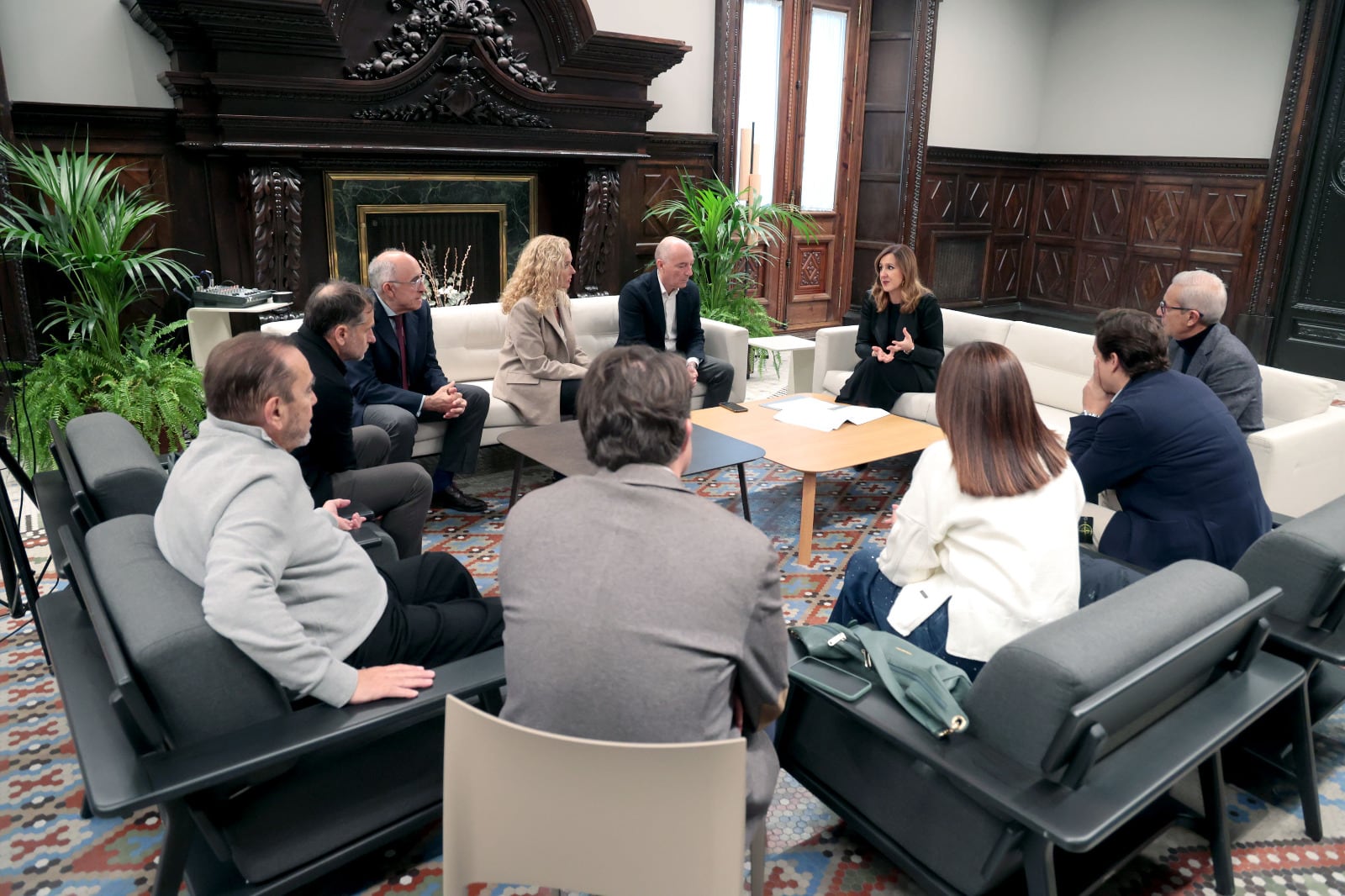 María José Catalá presenta el proyecto de renovación de la calle Colón a vecinos y comerciantes