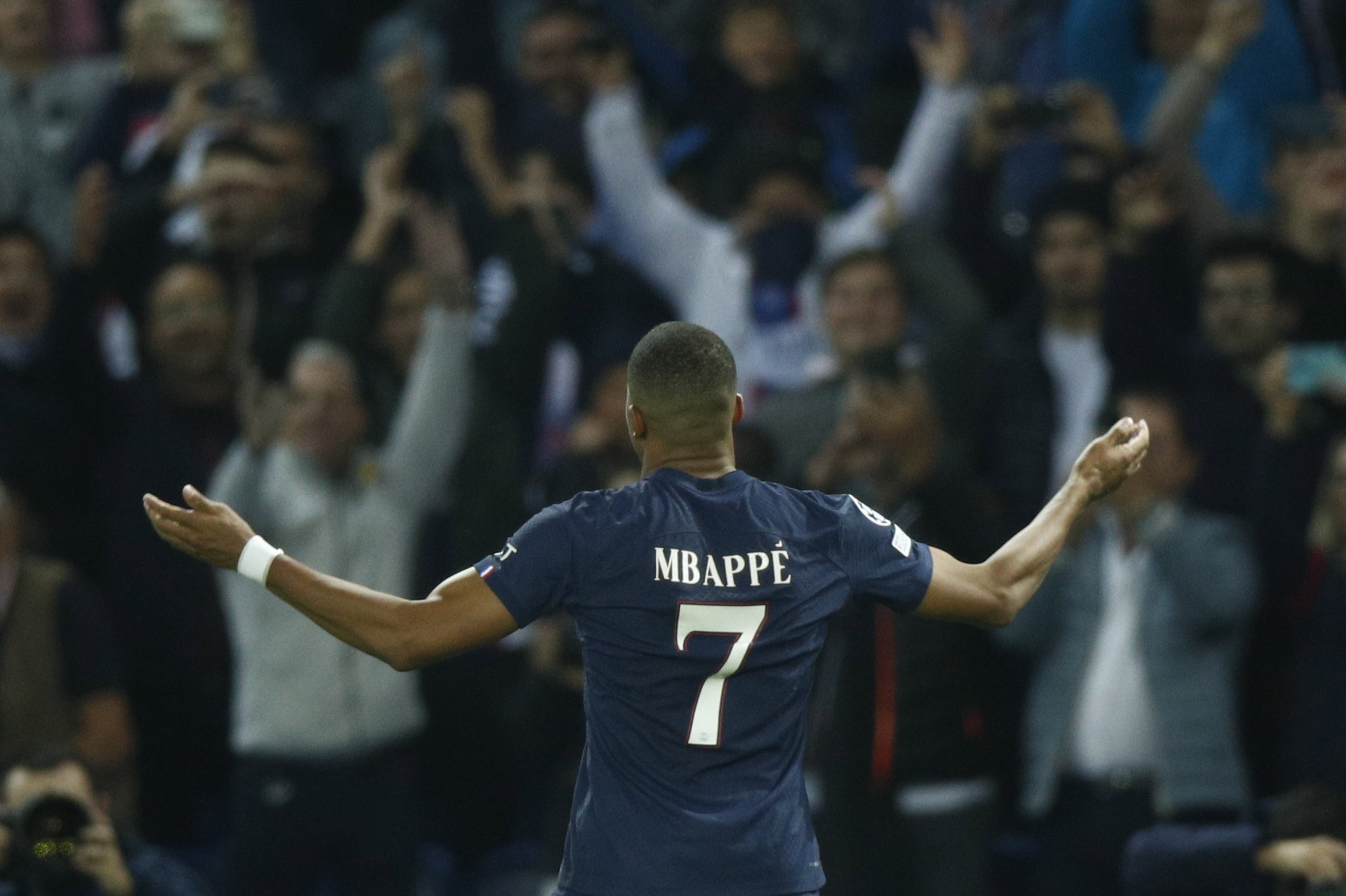 Kylian Mbappe celebra un gol contra el Benfica