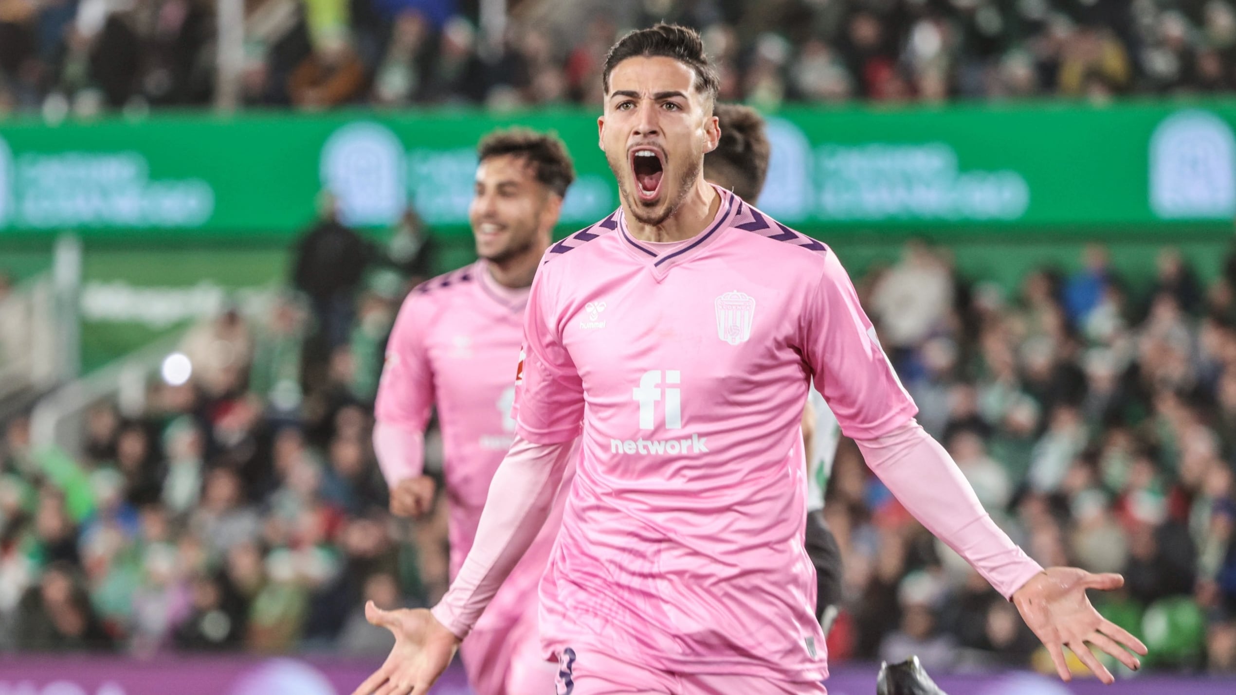 Unai Ropero celebra un gol con el Eldense