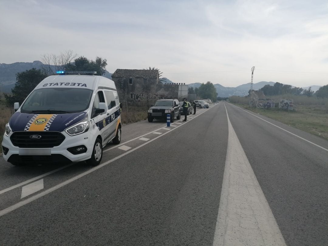 Imagen de archivo de control policial, del 26 de marzo, en la zona del Autocine.