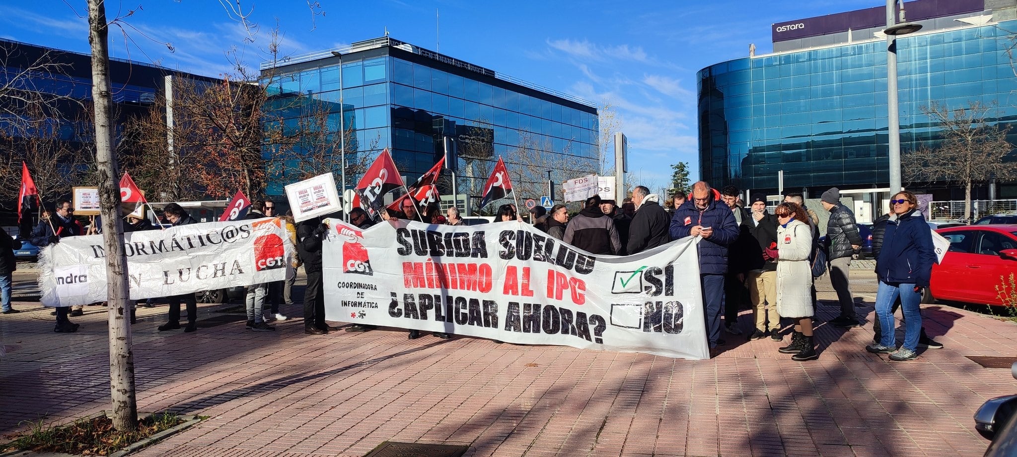 Huelga y concentración de los trabajadores de INDRA en Alcobendas reclamando mejoras salariales