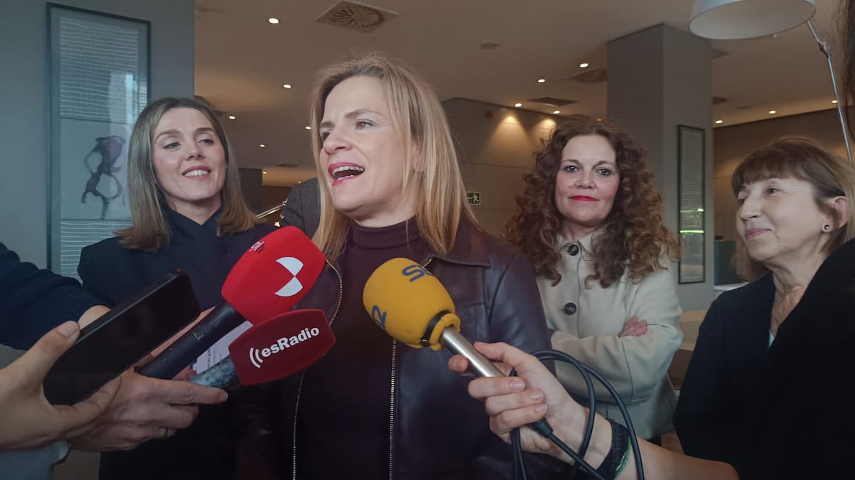 Pilar Bernabé asegura que el PSOE es 'el dique de contención' del PP 'vendido al ideario ultra'