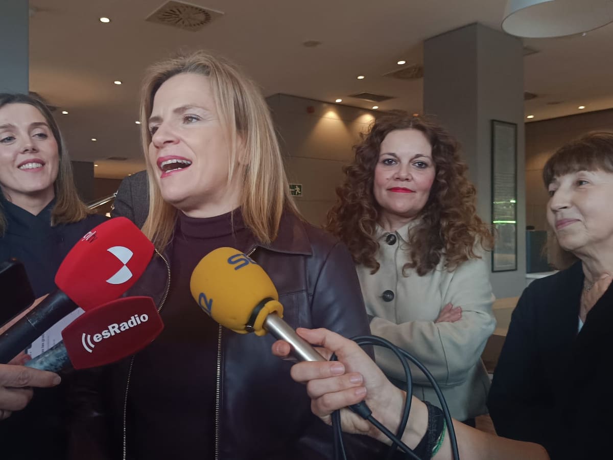 Pilar Bernabé asegura que el PSOE es 'el dique de contención' del PP 'vendido al ideario ultra'