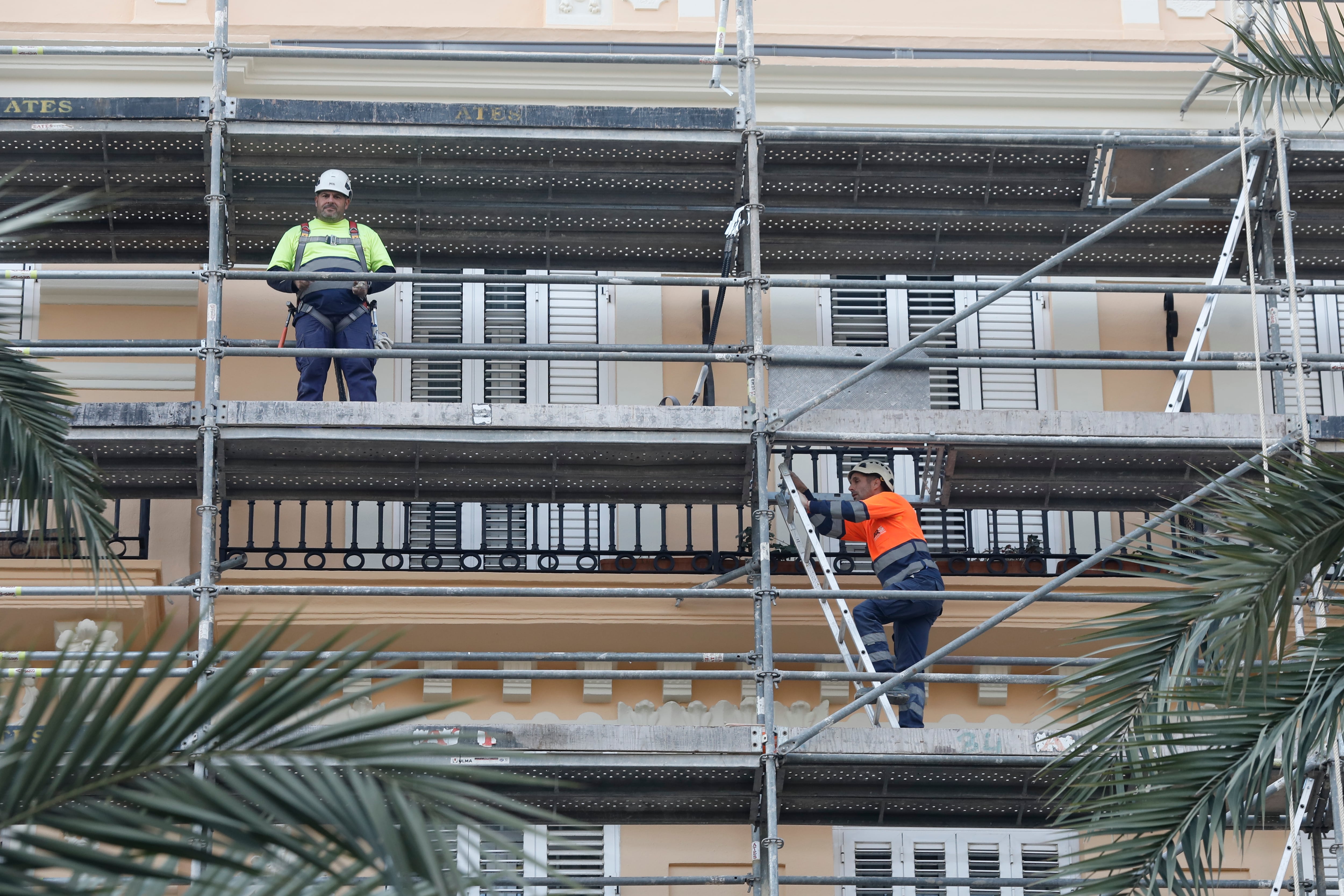 La construcción termina el año como el único sector en el que subió el paro en diciembre.