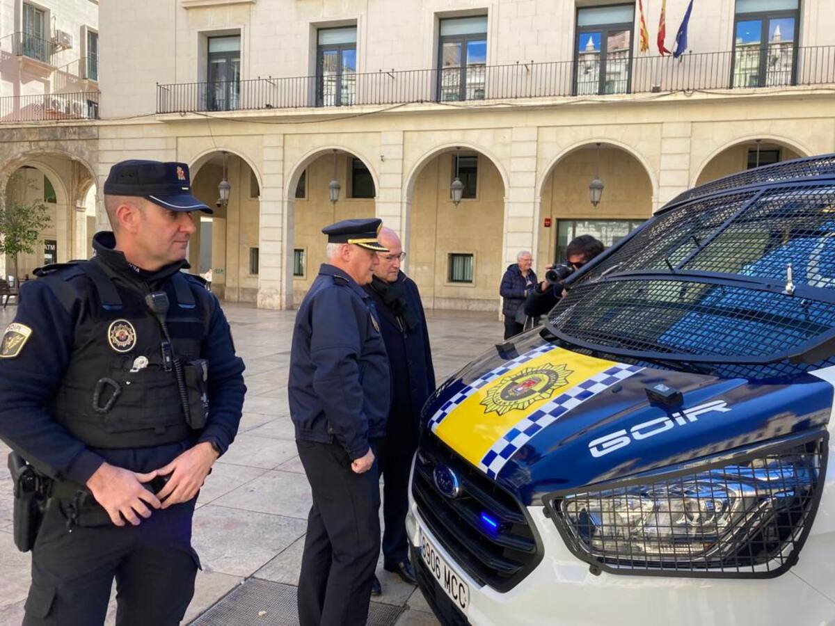 Los diez opositores al turno de movilidad de la Policía Local con sentencias favorables acuden al Defensor del Pueblo
