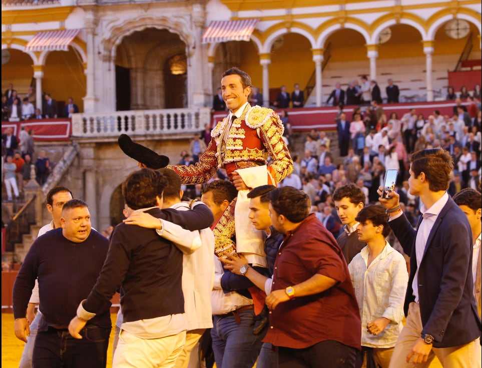 David de Miranda salió a hombros por la puerta del patio de cuadrillas de la Real Maestranza