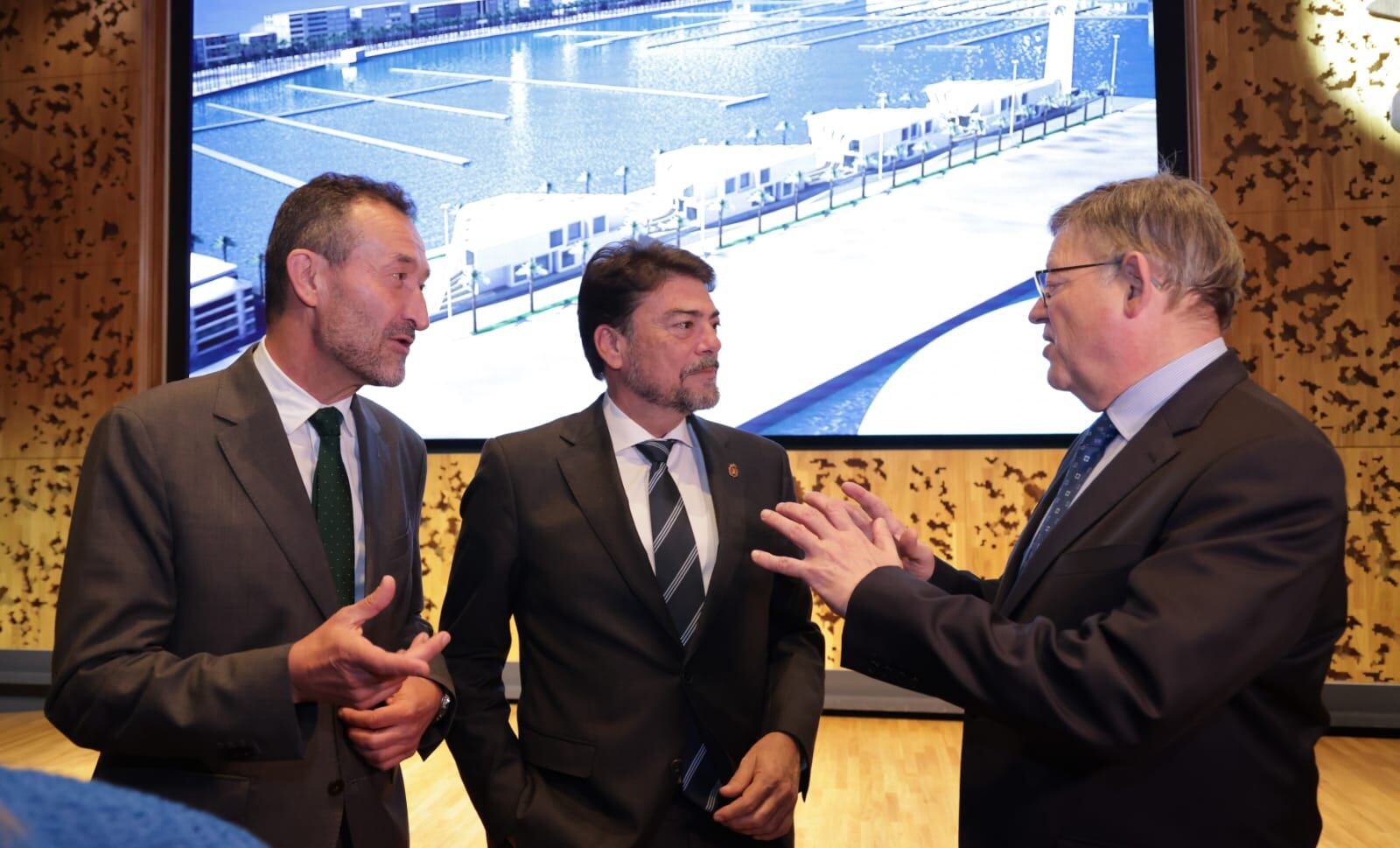 Ximo Puig junto al alcalde de Elche, Carlos González, en la presentación de la candidatura de Elche para albergar la Agencia Espacial Española