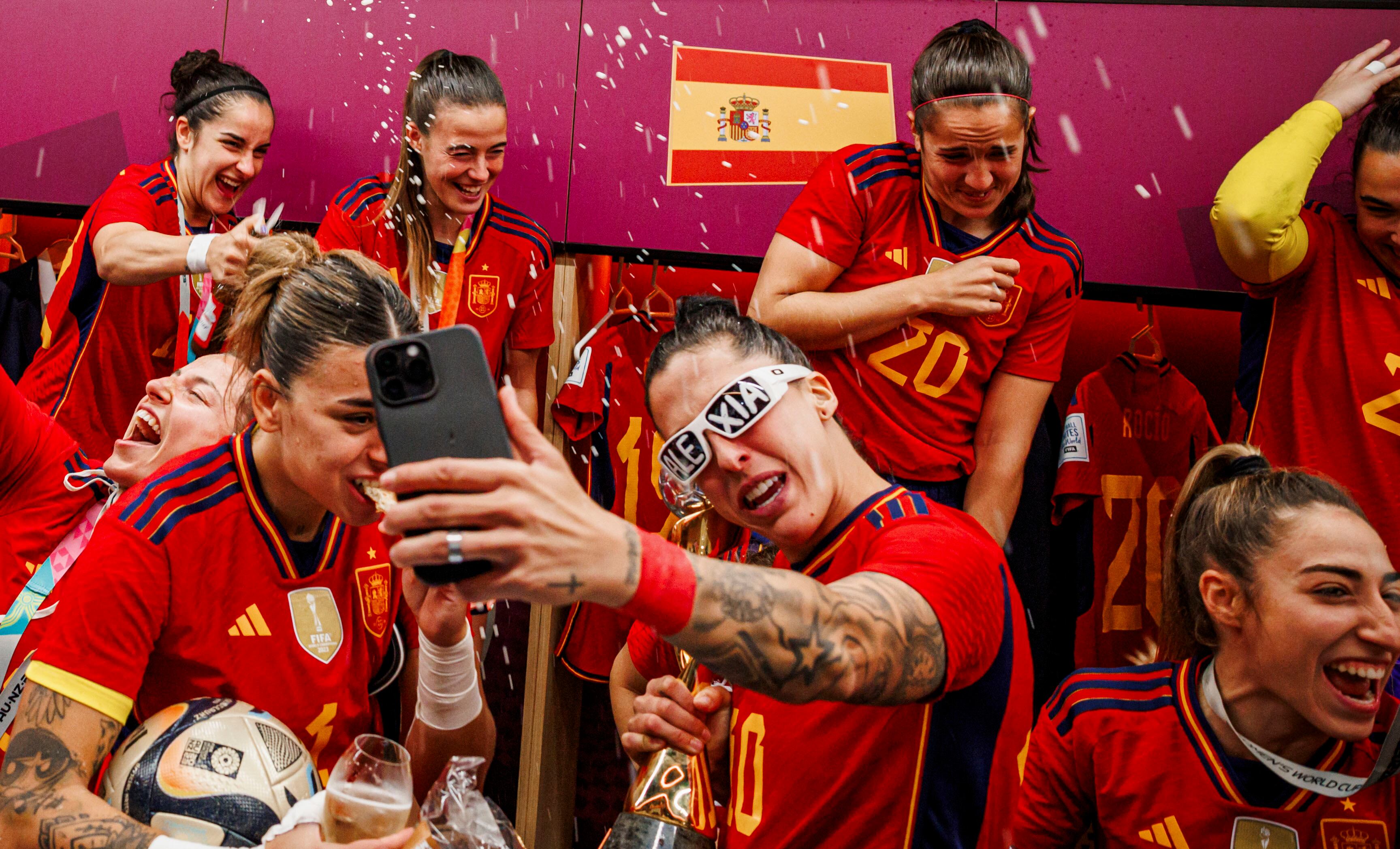 SÍDNEY, 20/08/2023.- Las jugadoras de la selección española de fútbol femenino celebran su victoria tras ganar la Final del Mundial femenino de fútbol disputado entre España e Inglaterra en Sídney. EFE/RFEF/Pablo García - SOLO USO EDITORIAL/SOLO DISPONIBLE PARA ILUSTRAR LA NOTICIA QUE ACOMPAÑA (CRÉDITO OBLIGATORIO)
