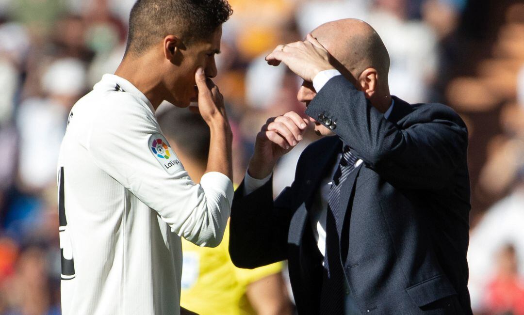 Varane y Zidane, en el partido entre el Real Madrid y el Celta.