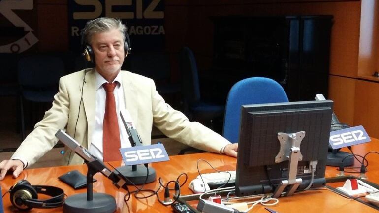 El alcalde Pedro Santisteve en los estudios de la Cadena Ser Aragón