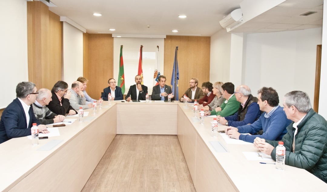 Reunión celebrada en el ayuntamiento de Torrelavega