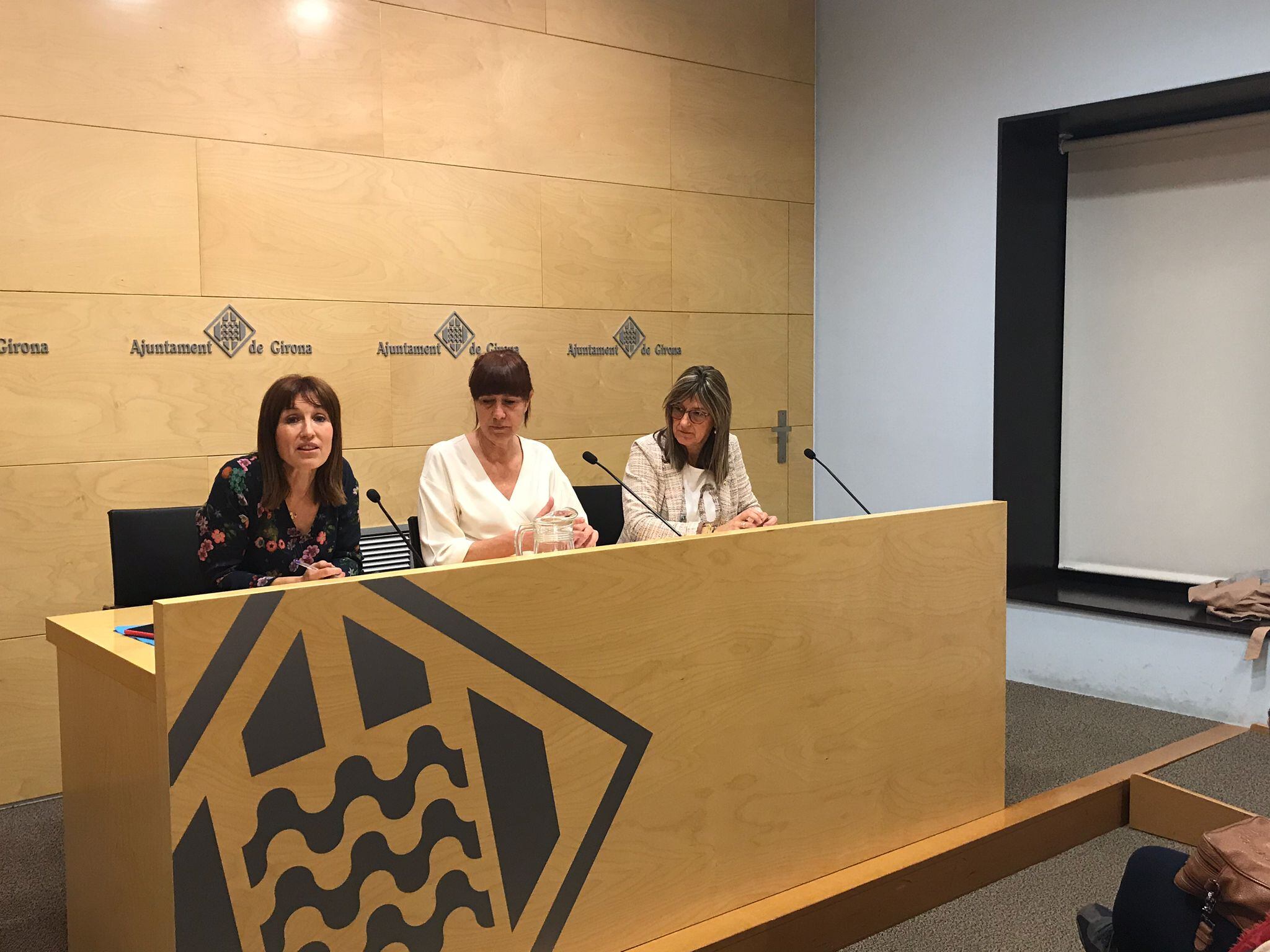 Mª Àngels Planas, Marta Madrenas i Glòria Plana a la presentació de Temps de Flors