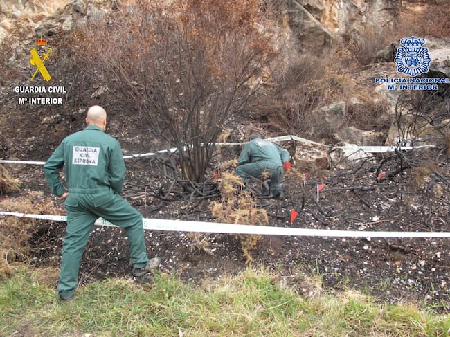 Momento de la investigación in situ desarrollada por la Guardia Civil en el monte Naranco