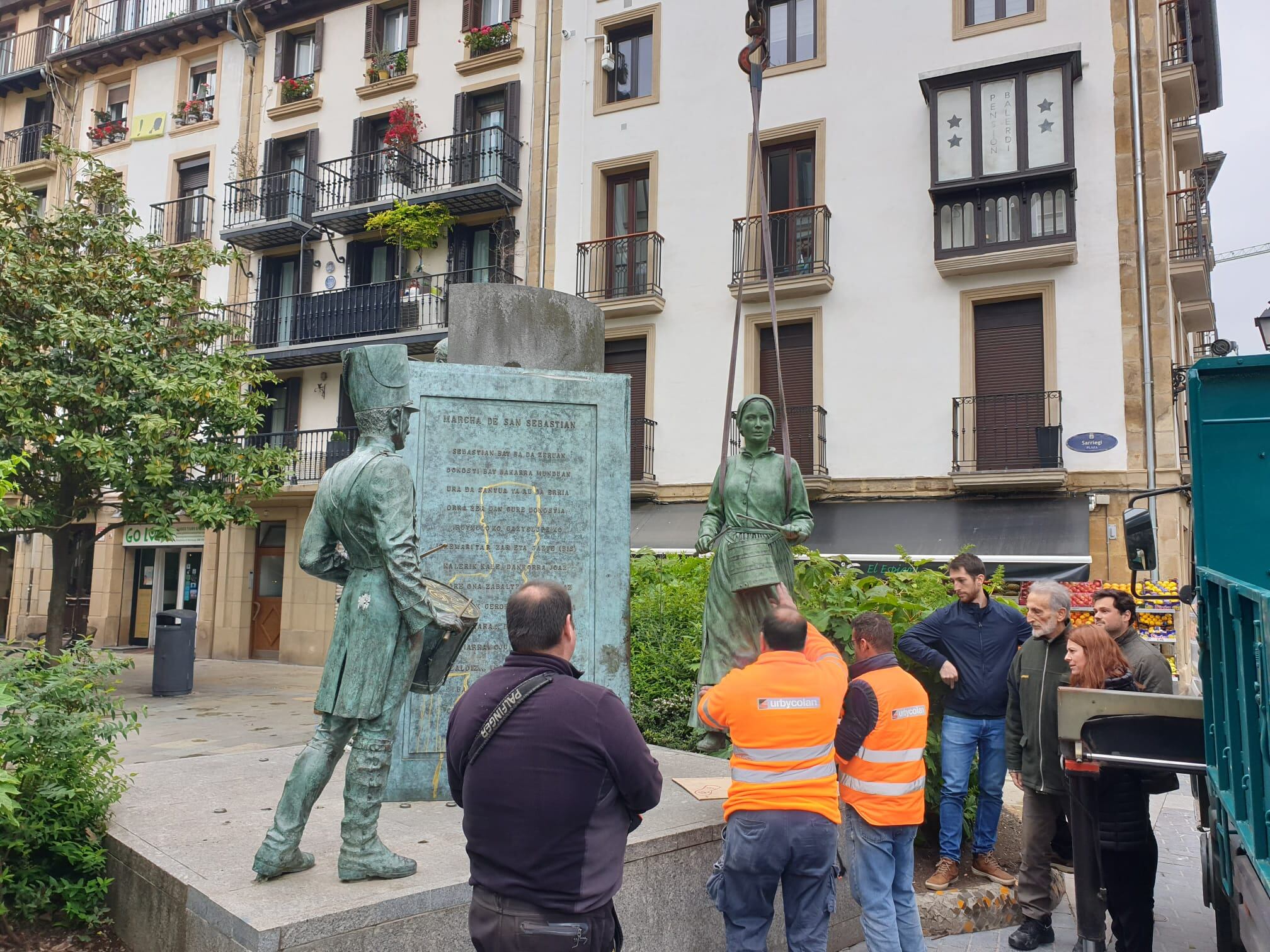 Futuro conjunto escultórico en la plaza de Sarriegi