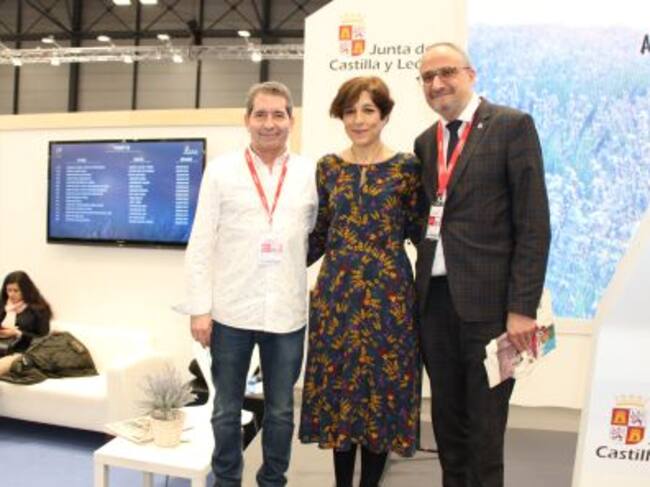 De izquierda a derecha, el director del Teatro Bergidum, Miguel Varela, la concejala de Cultura, Concepción de Vega y el alcalde de Ponferrada, Olegario Ramón