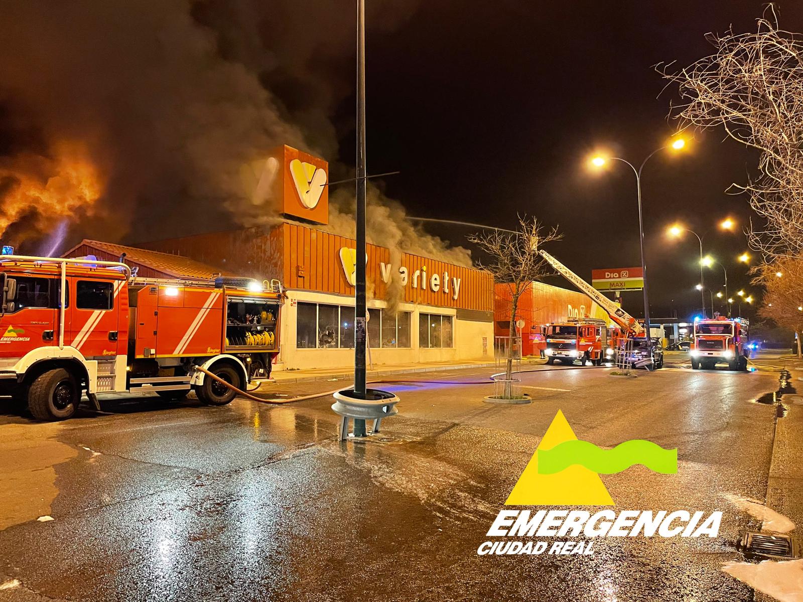 Incendio en bazar en polígono Escaparate de Puertollano