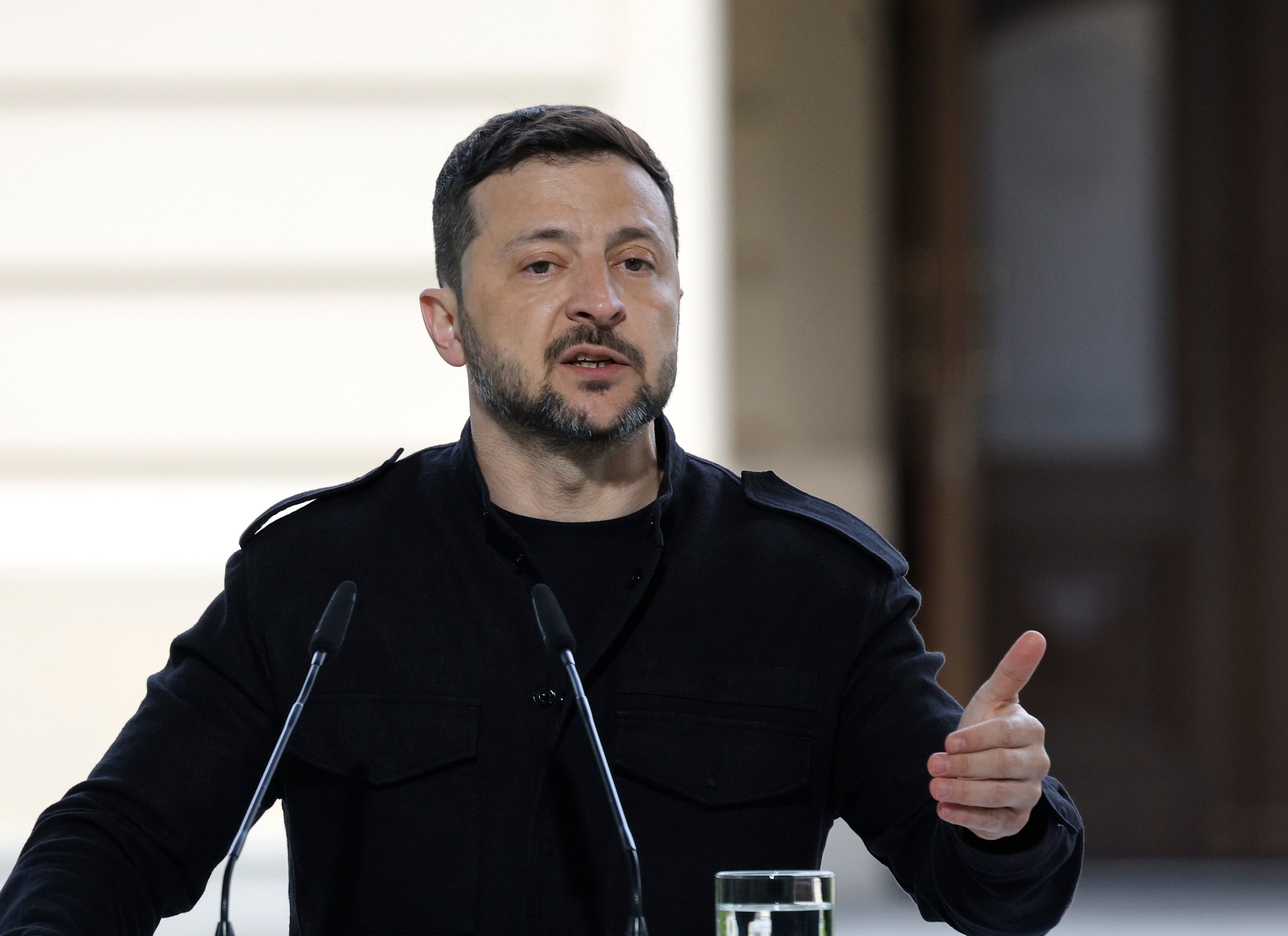 Zelenski acepta reunirse con Putin y espera un alto el fuego a partir de mañana. EFE/EPA/SERGEY DOLZHENKO