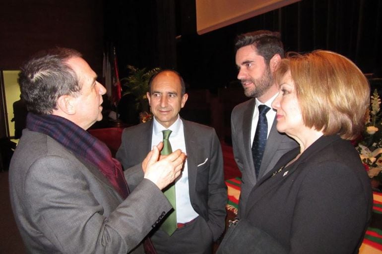 Abel Caballero junto a Aurelio Tomás, Antidio Fagúndez e Isabel García Prieto durante el pregón de la Semana Santa de Zamora en Vigo