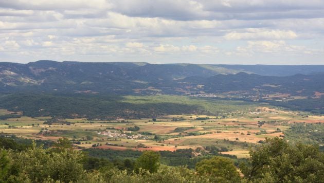 Vista hacia Fresneda, Castillejo y Arcos de la Sierra.