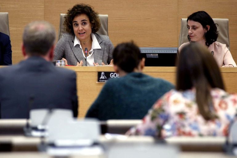 La Ministra de Sanidad, Dolors Montserrat, durante su comparecencia ante la Comisión de Derechos de la Infancia y Adolescencia