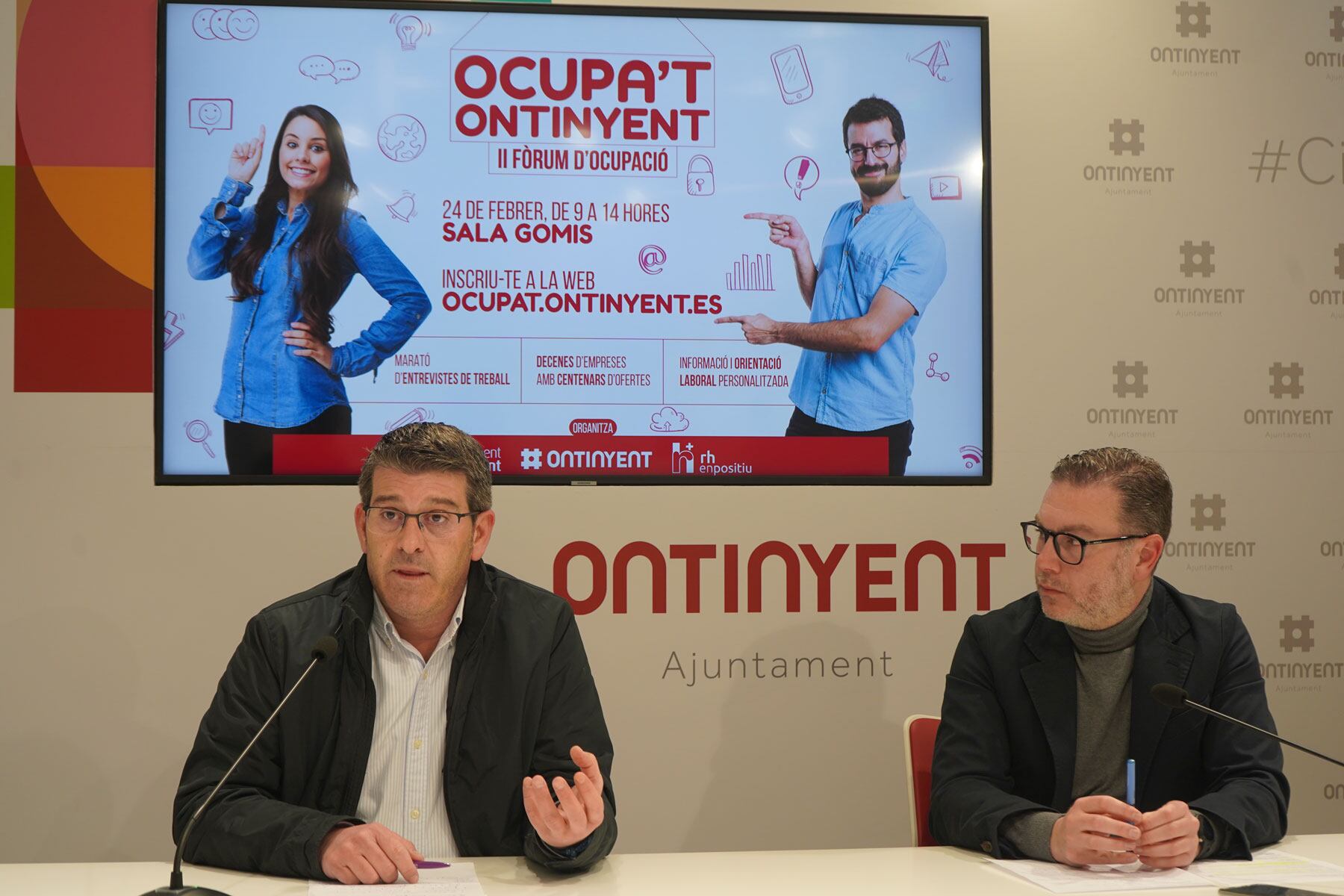 Jorge Rodríguez, alcalde d&#039;Ontinyent, i Pablo Úbeda, regidor de Promoció Económica, durant la presentació d&#039; &#039;Ocupa&#039;t Ontinyent&#039;.