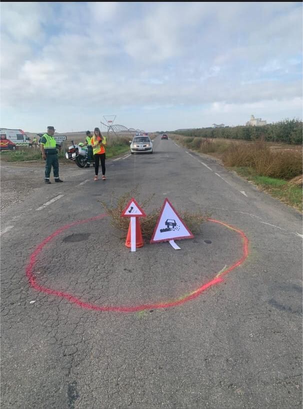 Rotonda nueva manifestación carretera Albalate Esplús peligrosa.