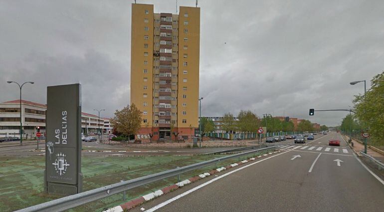 Acceso al barrio de Las Delicias desde la carretera de Madrid