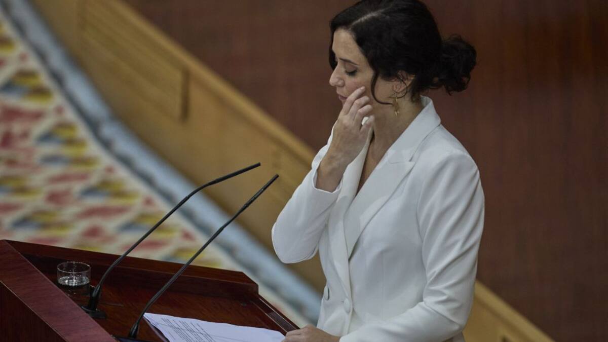 Ayuso presume de bajar las tasas universitarias cuando estaba en contra de hacerlo y se ha visto obligada